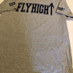FLYHIGH ⬆️ "Sporty Collection” Tee
Gray/Navy
#ItsjustaFLYHIGHthang Size L Unisex